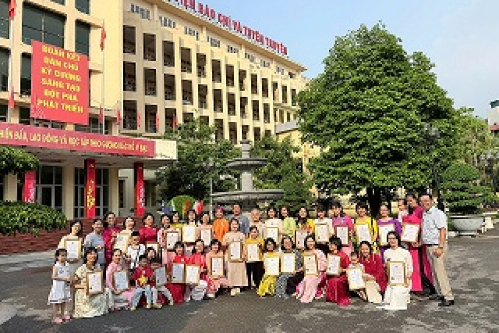 Đào tạo online 200 và thi offline đạt 30 sinh viên, học sinh tại Học…